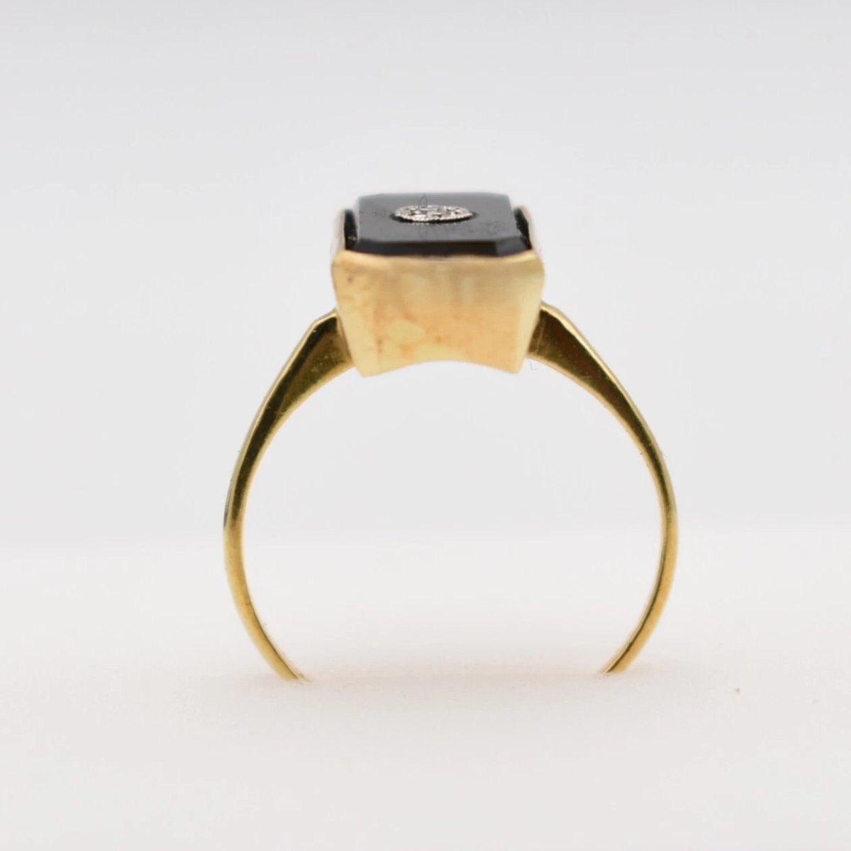 Antique Victorian 9ct Yellow Gold Black Onyx Ring Set With A Single Diamond-photo-3