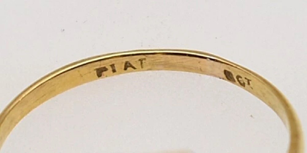 Antique Victorian 9ct Yellow Gold Black Onyx Ring Set With A Single Diamond-photo-1