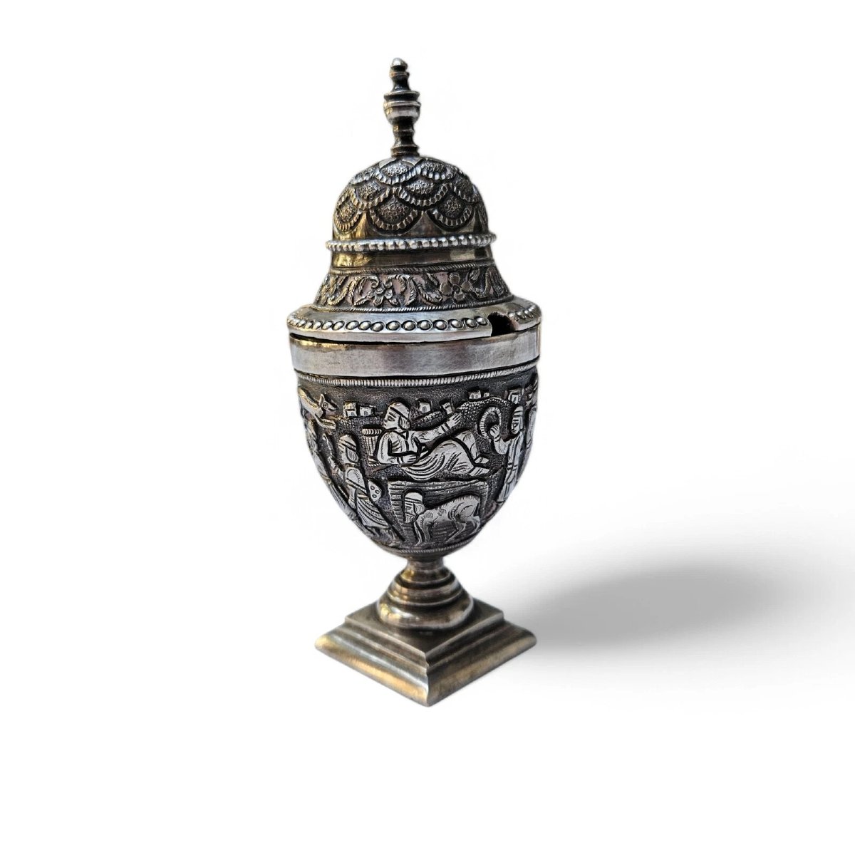 Antique Indian Colonial Silver Betel Nut Container – Intricately Embossed Folklo-photo-2
