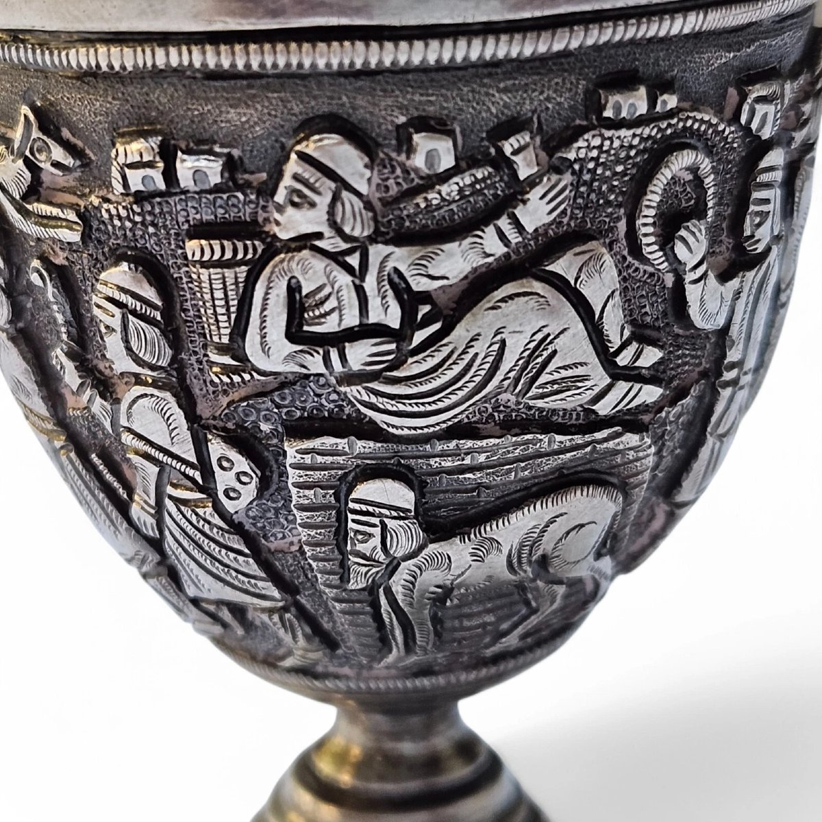 Antique Indian Colonial Silver Betel Nut Container – Intricately Embossed Folklo-photo-3