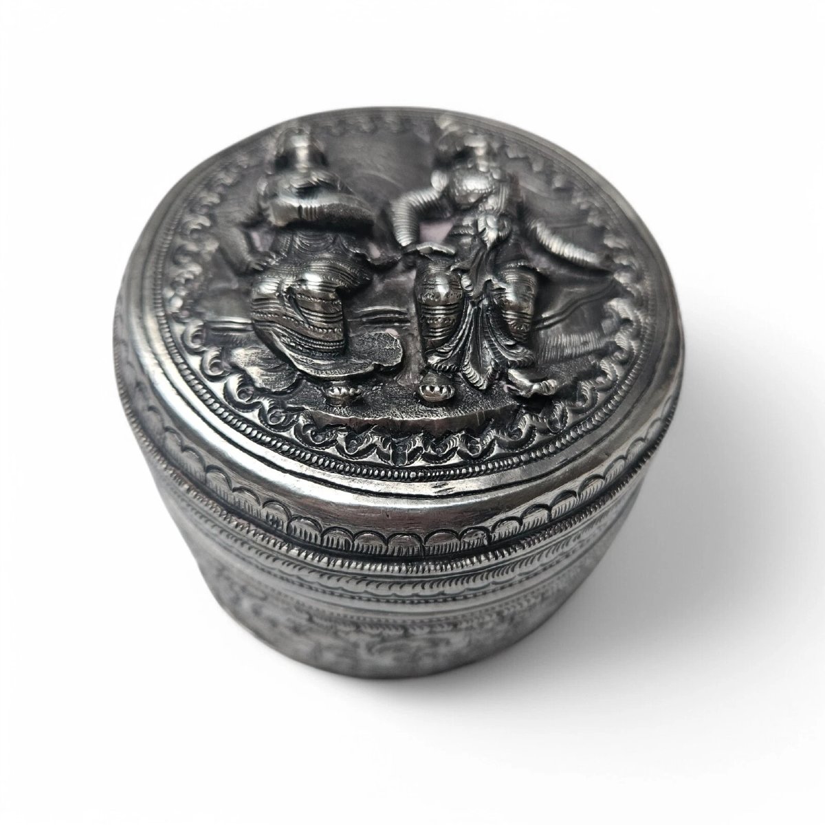 Indian Silver Round Box-photo-2