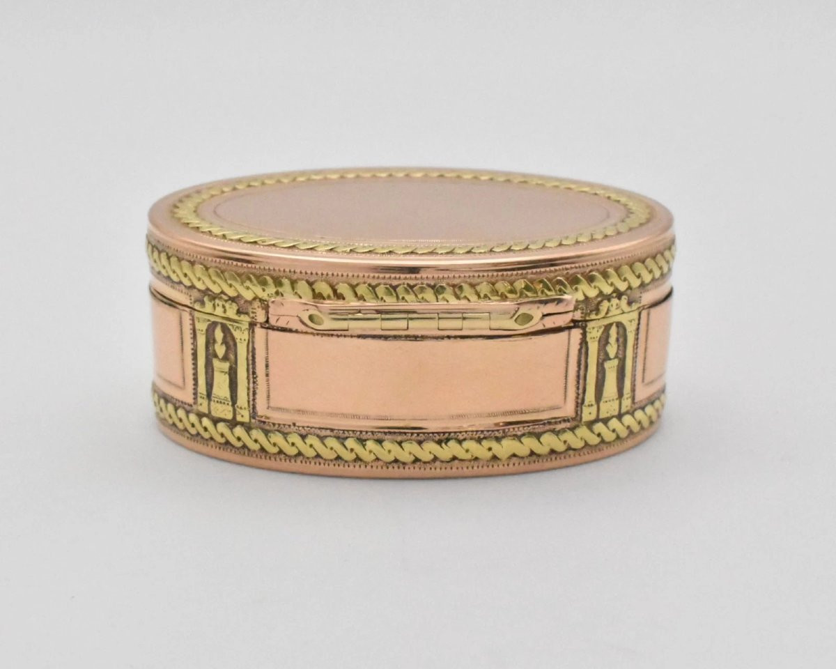 Tabatière ovale ancienne française du XVIIIe siècle en or 18 carats multicolore, vers 1780-photo-3