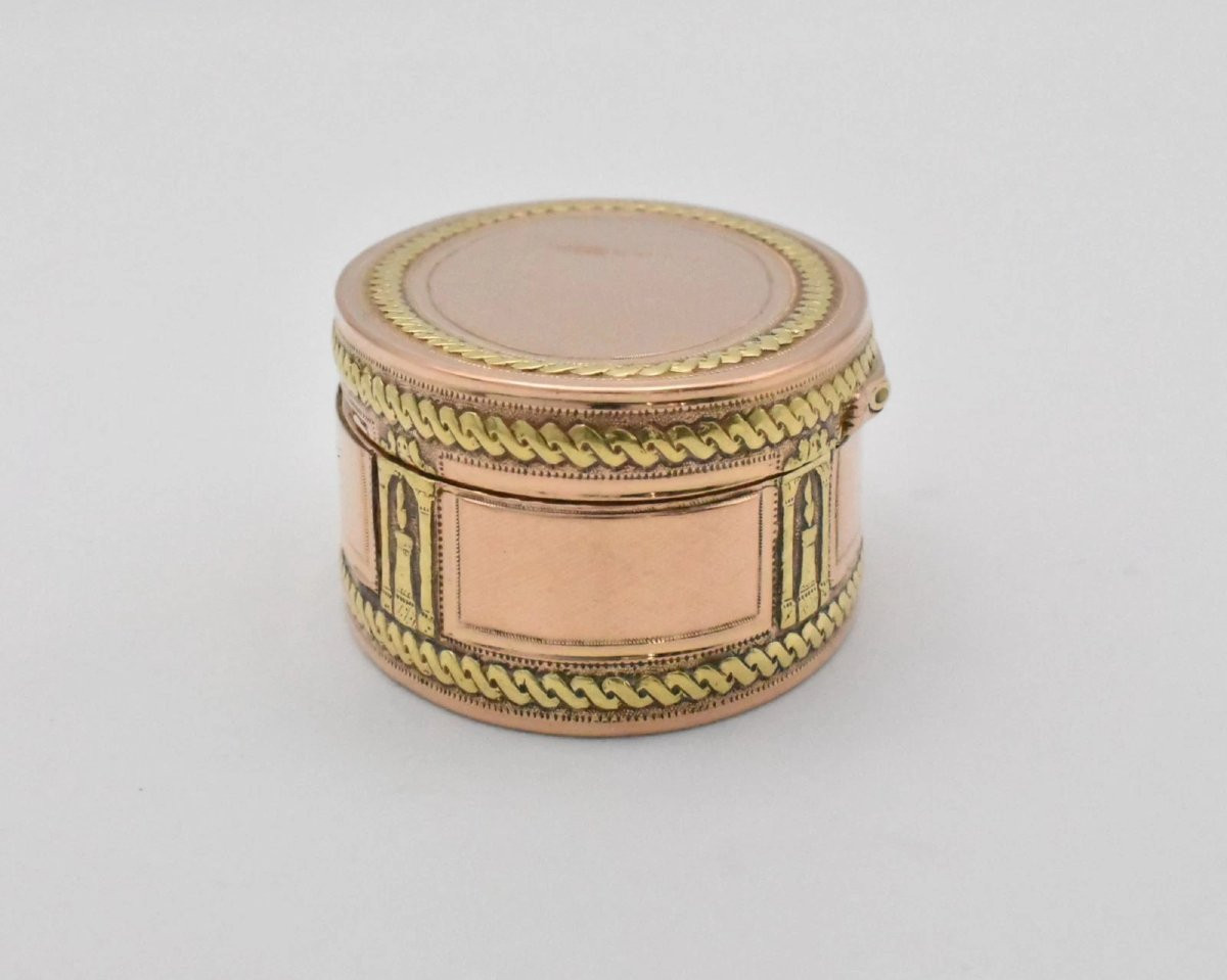 Tabatière ovale ancienne française du XVIIIe siècle en or 18 carats multicolore, vers 1780-photo-4