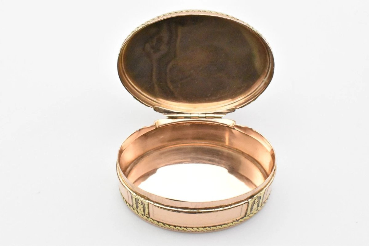 Tabatière ovale ancienne française du XVIIIe siècle en or 18 carats multicolore, vers 1780-photo-1