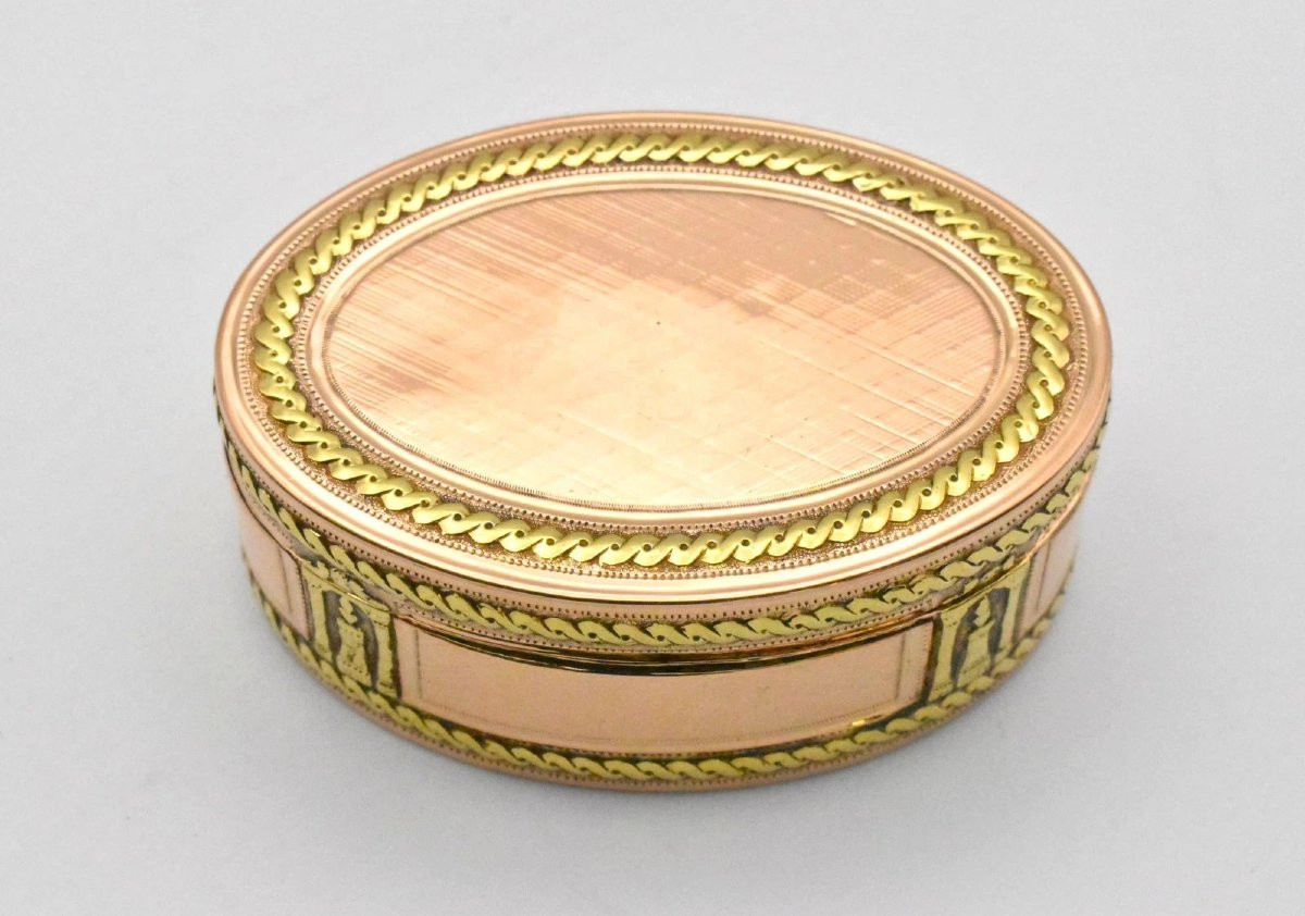 Tabatière ovale ancienne française du XVIIIe siècle en or 18 carats multicolore, vers 1780-photo-2