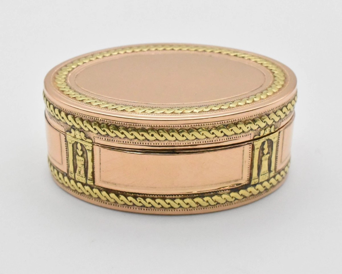 Tabatière ovale ancienne française du XVIIIe siècle en or 18 carats multicolore, vers 1780