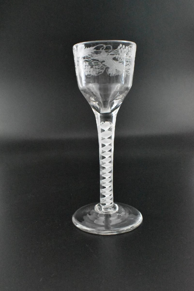 Verre à vin jacobite Air Twist du XVIIIe siècle avec gravure de raisin et de vigne-photo-3