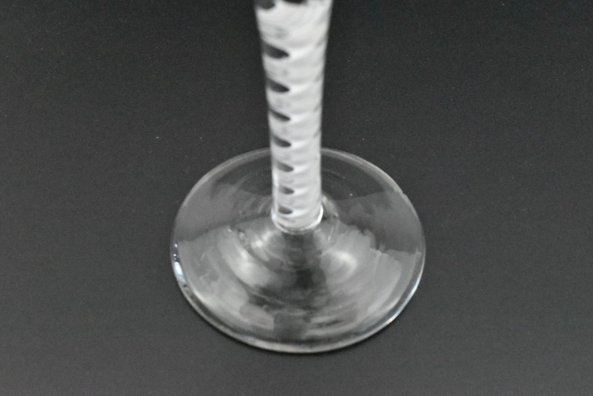 Verre à vin jacobite Air Twist du XVIIIe siècle avec gravure de raisin et de vigne-photo-5
