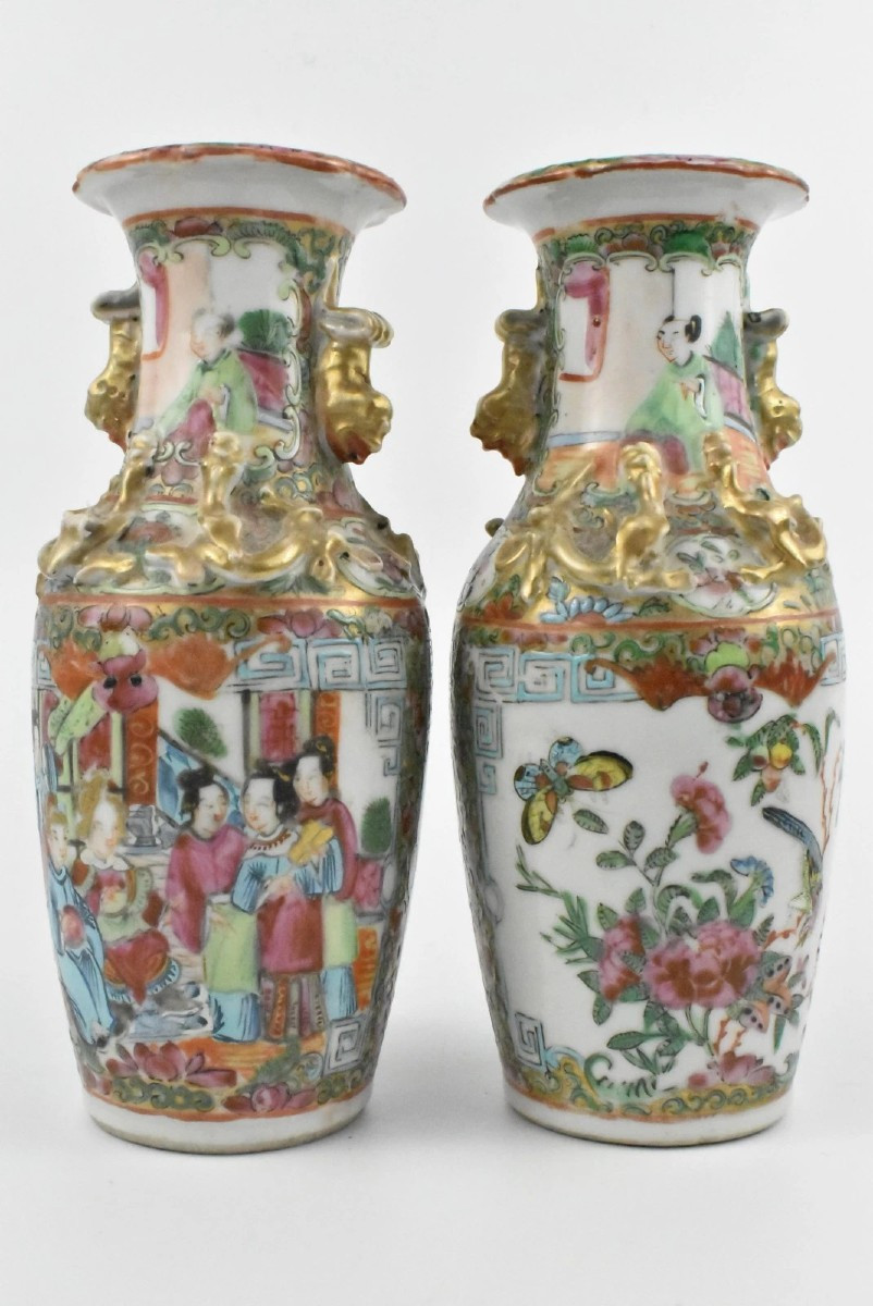 Paire de vases peints à la main en porcelaine de Canton, Chine, fin du XIXe siècle