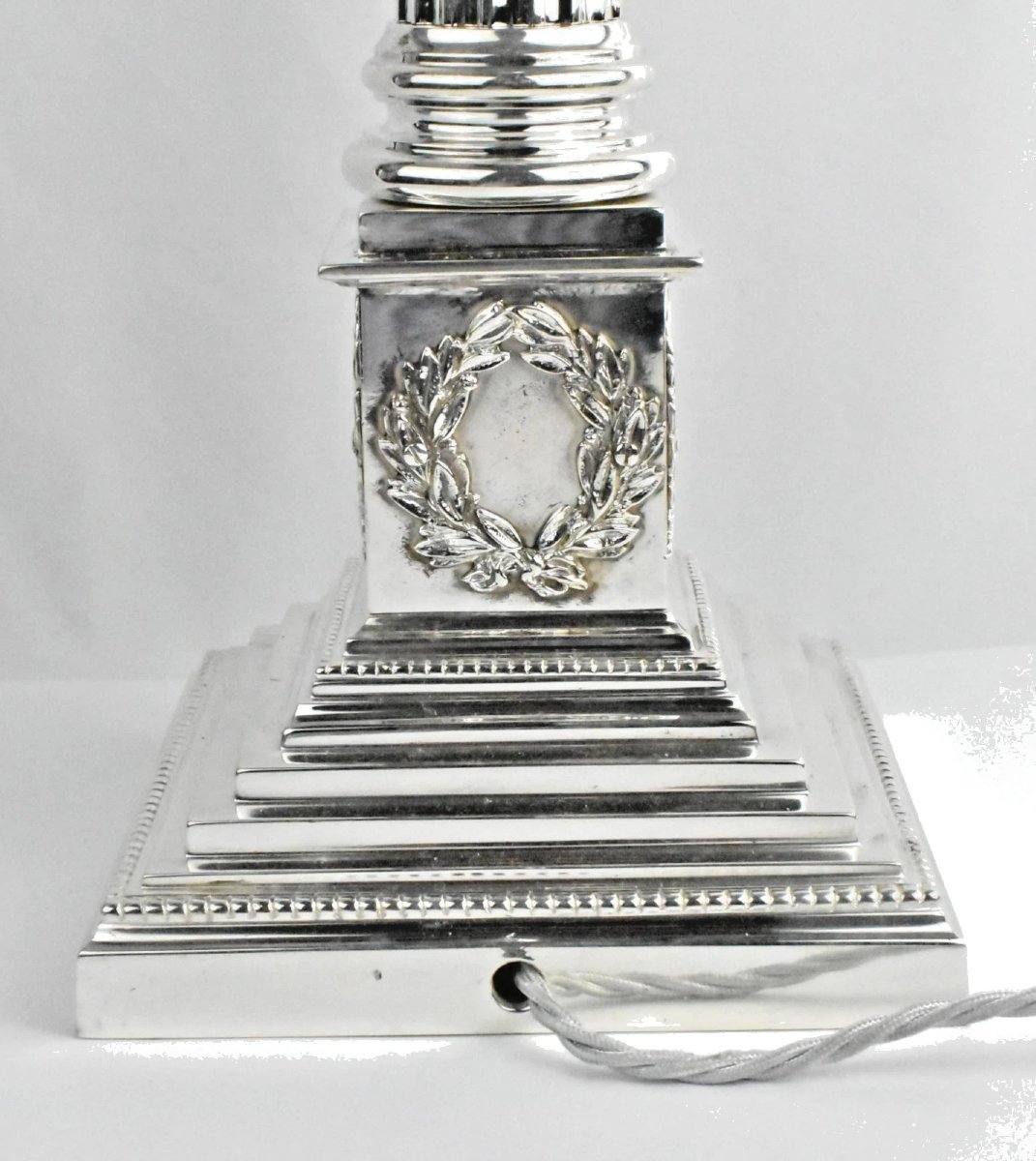Lampe de table antique victorienne en forme de colonne corinthienne plaquée argent, vers le XIX-photo-4