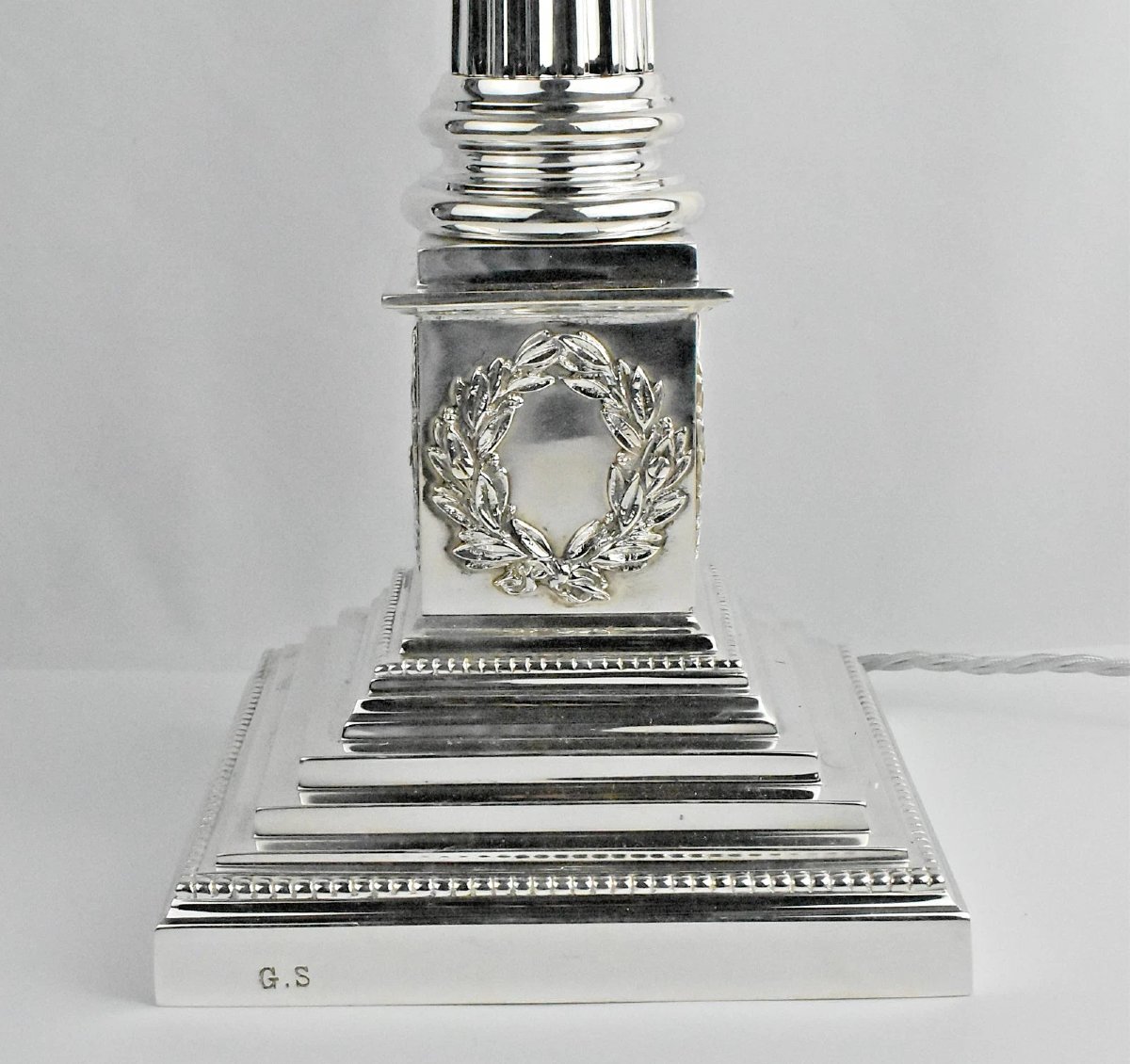 Lampe de table antique victorienne en forme de colonne corinthienne plaquée argent, vers le XIX-photo-5