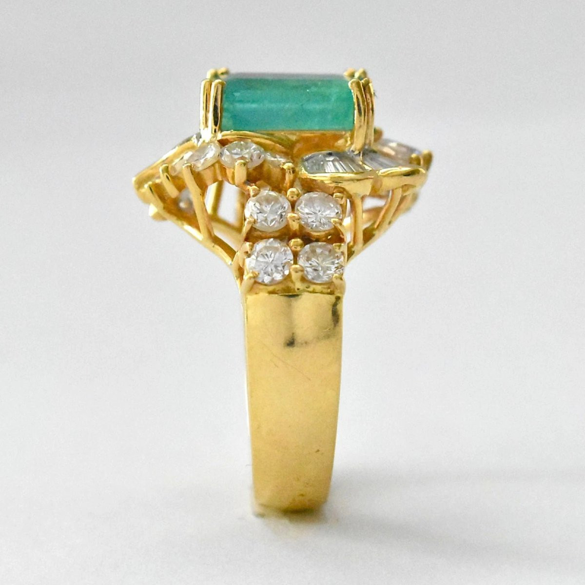 Bague vintage en or jaune 18 carats avec émeraude colombienne de 4,5 carats et diamant de 2,6 c-photo-4