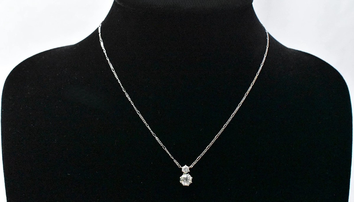 A Vintage 9ct Gold 1.30 Carat Diamond 2 Stone Drop Pendant & Chain Hallmarked