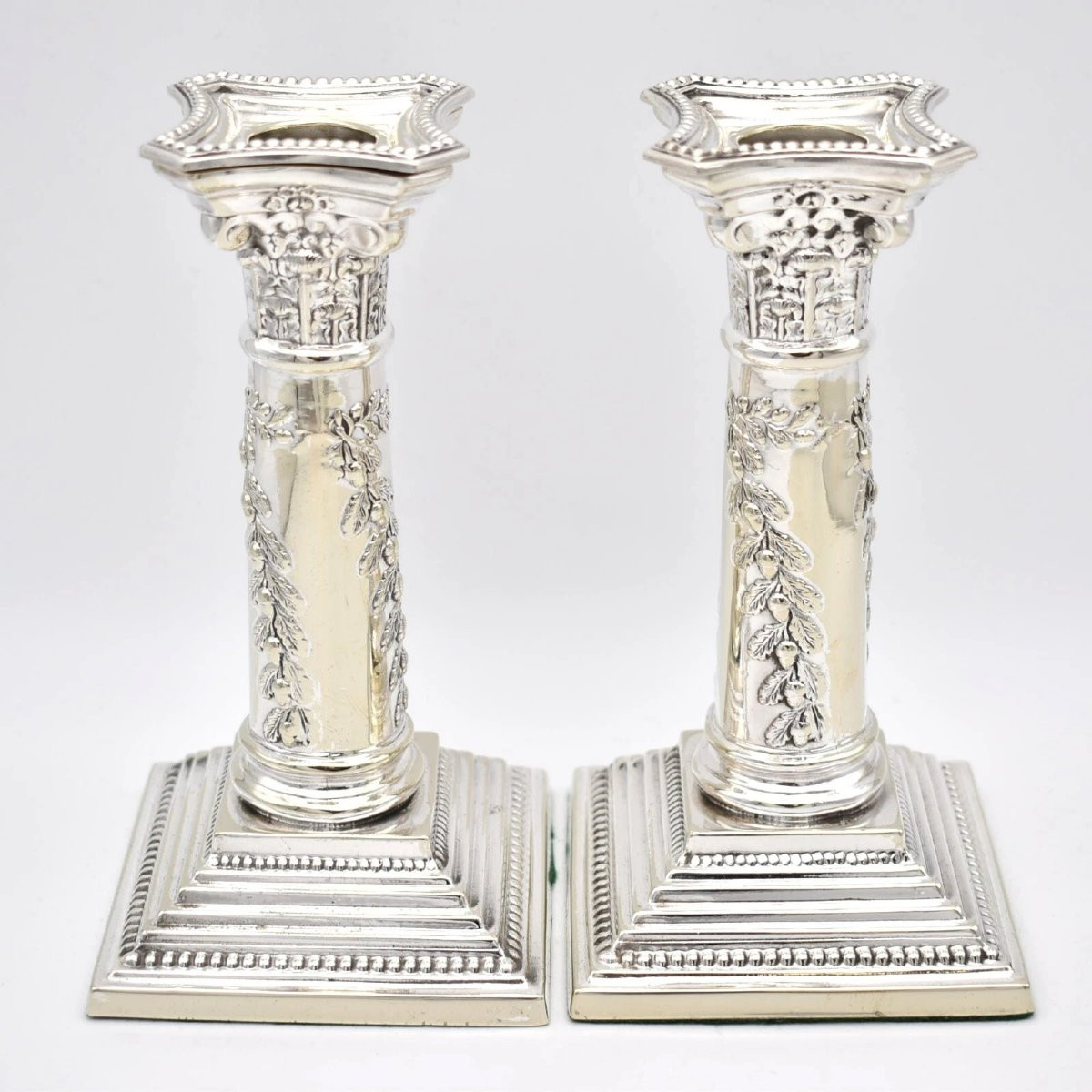 Pair Of Edwardian Corinthian Column Silver Plate Candlesticks By John Pound & Co-photo-3