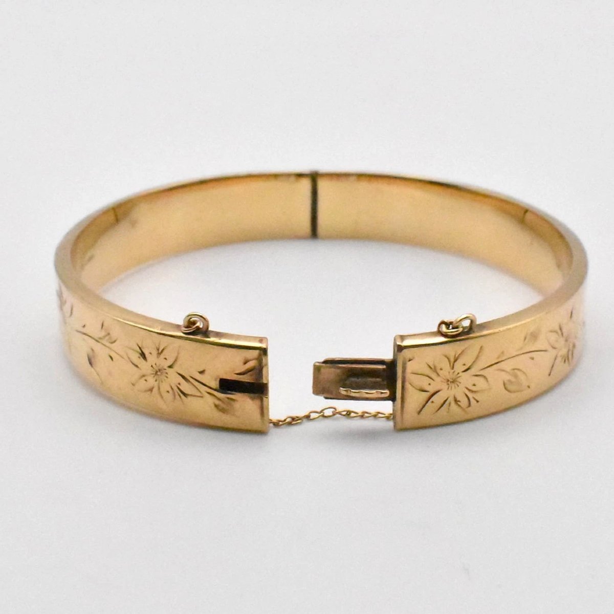 Bracelet jonc vintage en or jaune 9 carats, gravé de motifs floraux, à charnière, 11,9 grammes-photo-1
