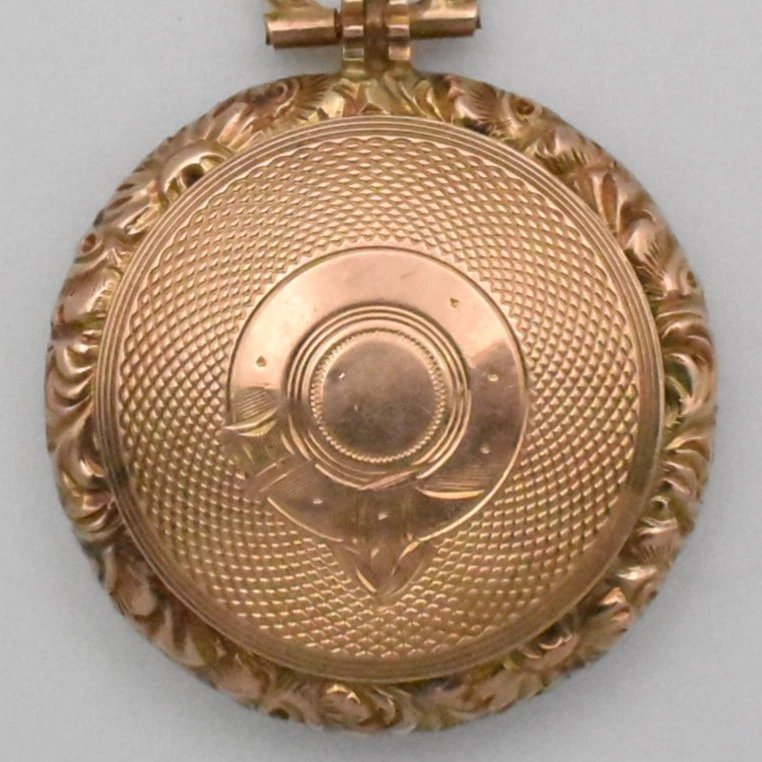 Médaillon rond en or 9 carats de style géorgien, orné de guillochage – vers 1830-photo-2