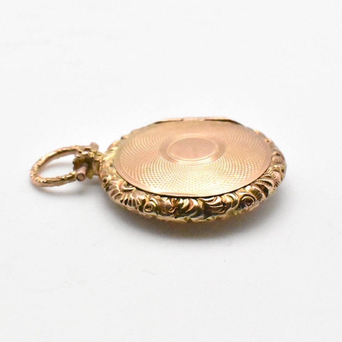Médaillon rond en or 9 carats de style géorgien, orné de guillochage – vers 1830-photo-2