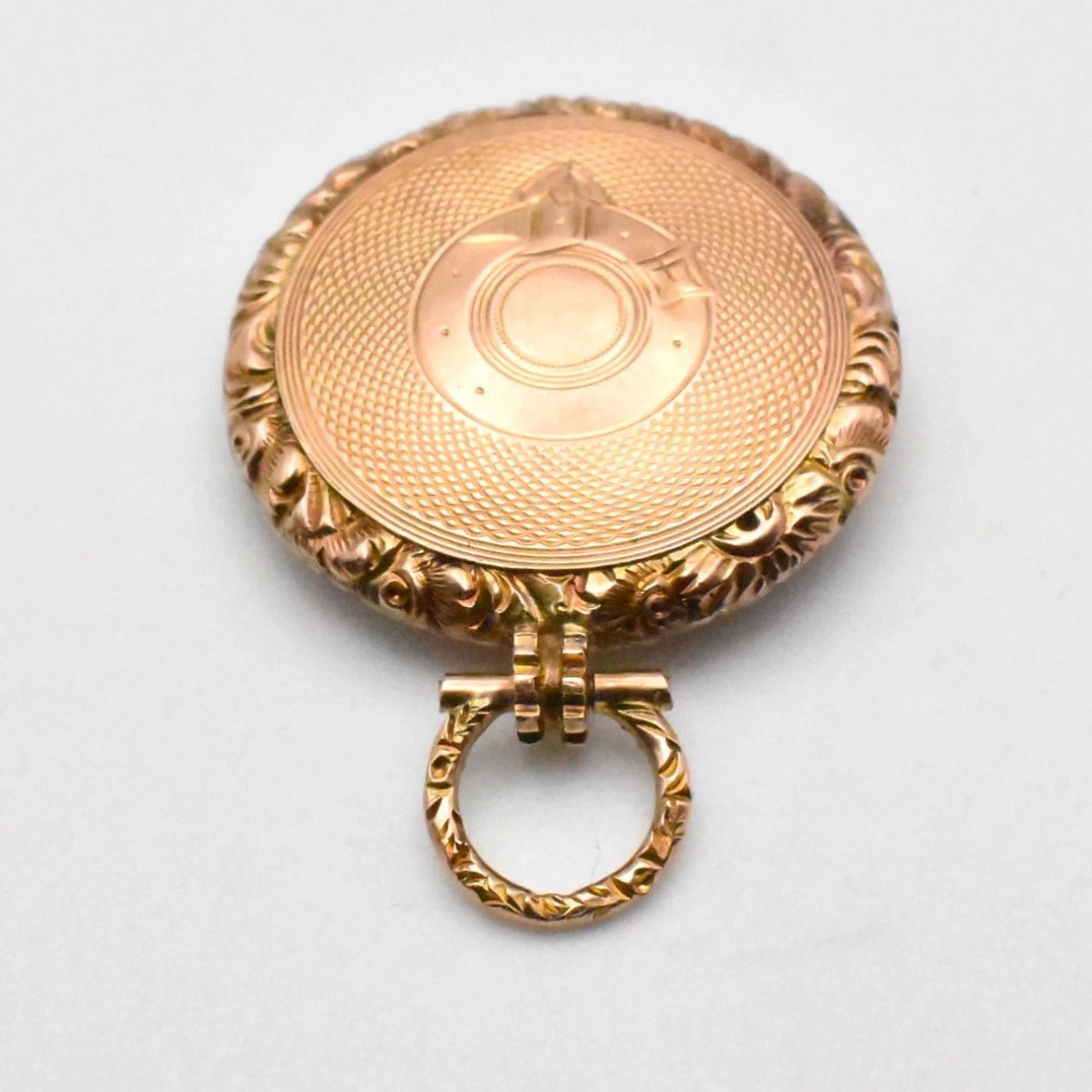 Médaillon rond en or 9 carats de style géorgien, orné de guillochage – vers 1830-photo-4