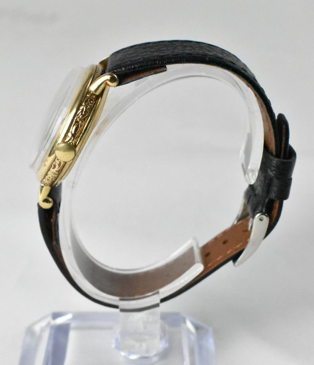 Montre-bracelet Cyma vintage des années 1940, en or massif 9 carats avec cadran en nacre.-photo-4