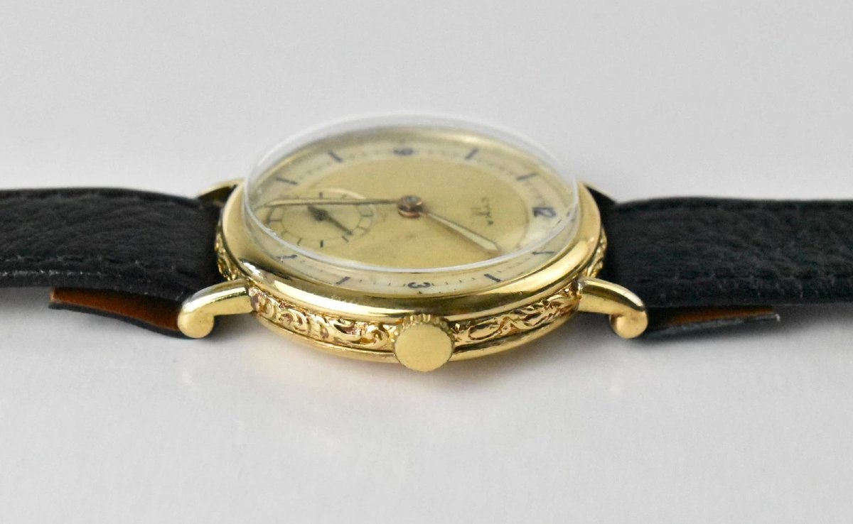 Montre-bracelet Cyma vintage des années 1940, en or massif 9 carats avec cadran en nacre.-photo-3
