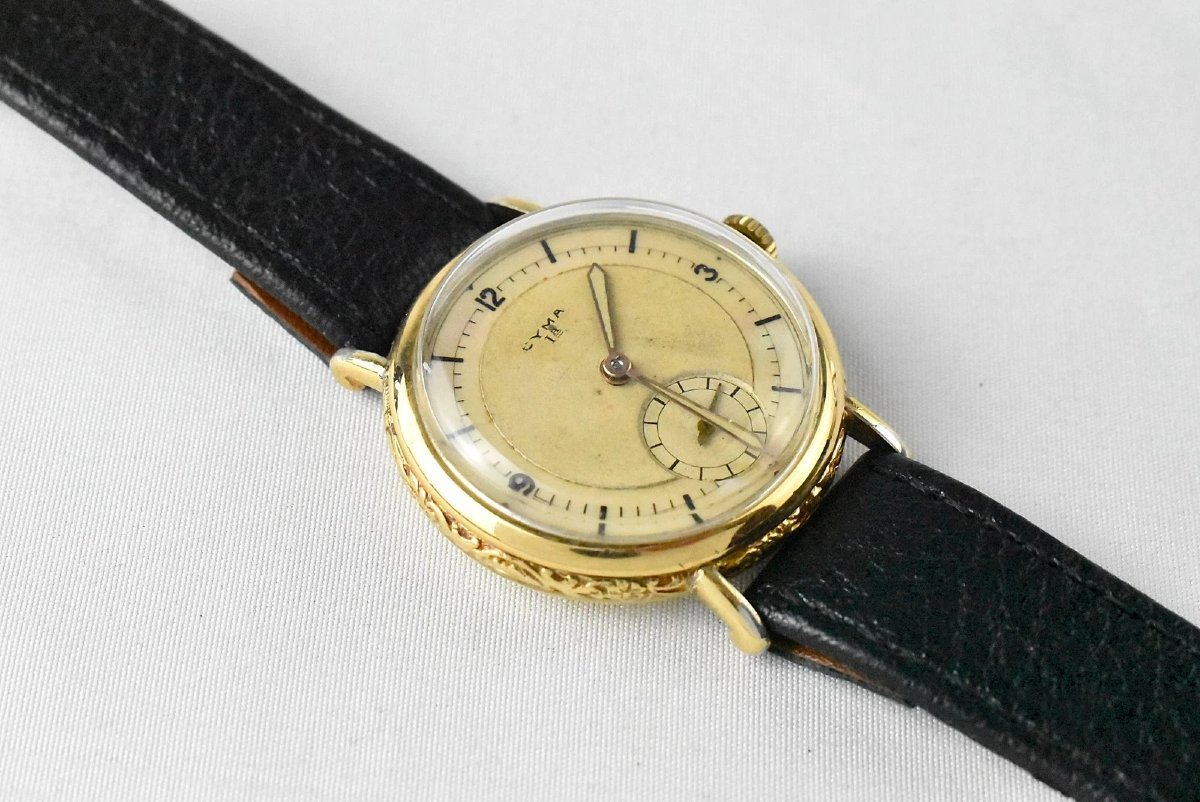 Montre-bracelet Cyma vintage des années 1940, en or massif 9 carats avec cadran en nacre.-photo-5