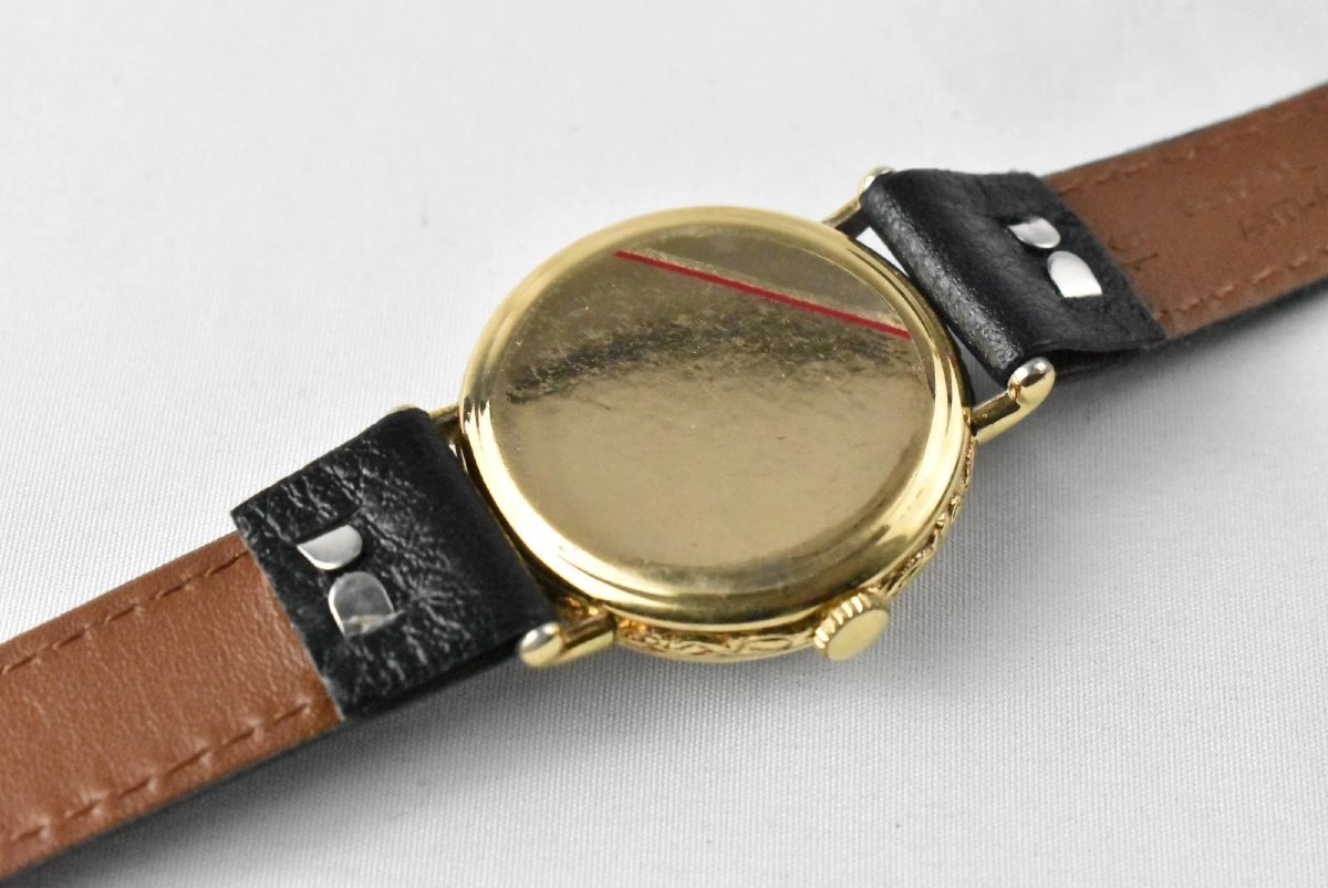 Montre-bracelet Cyma vintage des années 1940, en or massif 9 carats avec cadran en nacre.-photo-6