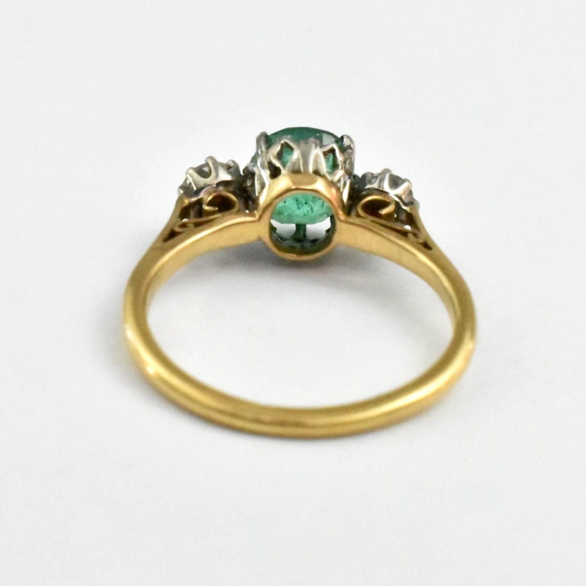 Bague vintage européenne en or jaune 18 carats avec émeraude taille ancienne et diamant, circa-photo-1