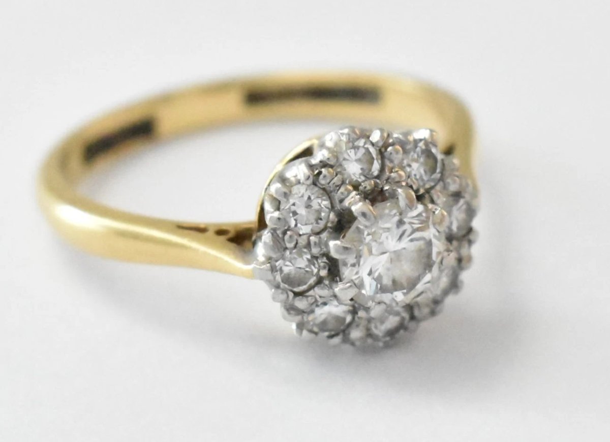 Bague marguerite vintage en or jaune, sertie d'un diamant rond taille brillant.-photo-3