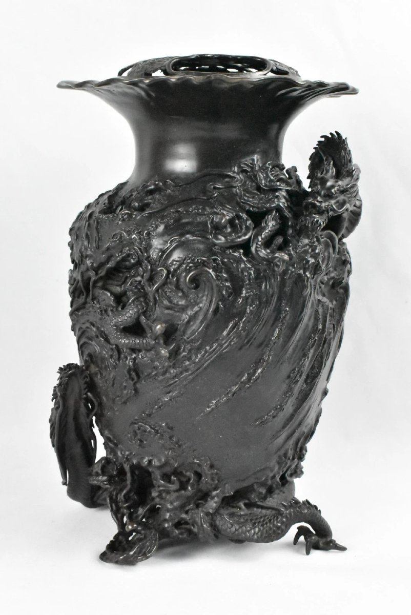 Vase Usubata japonais en bronze avec deux porte-bougies en forme de dragon et dragon-photo-2
