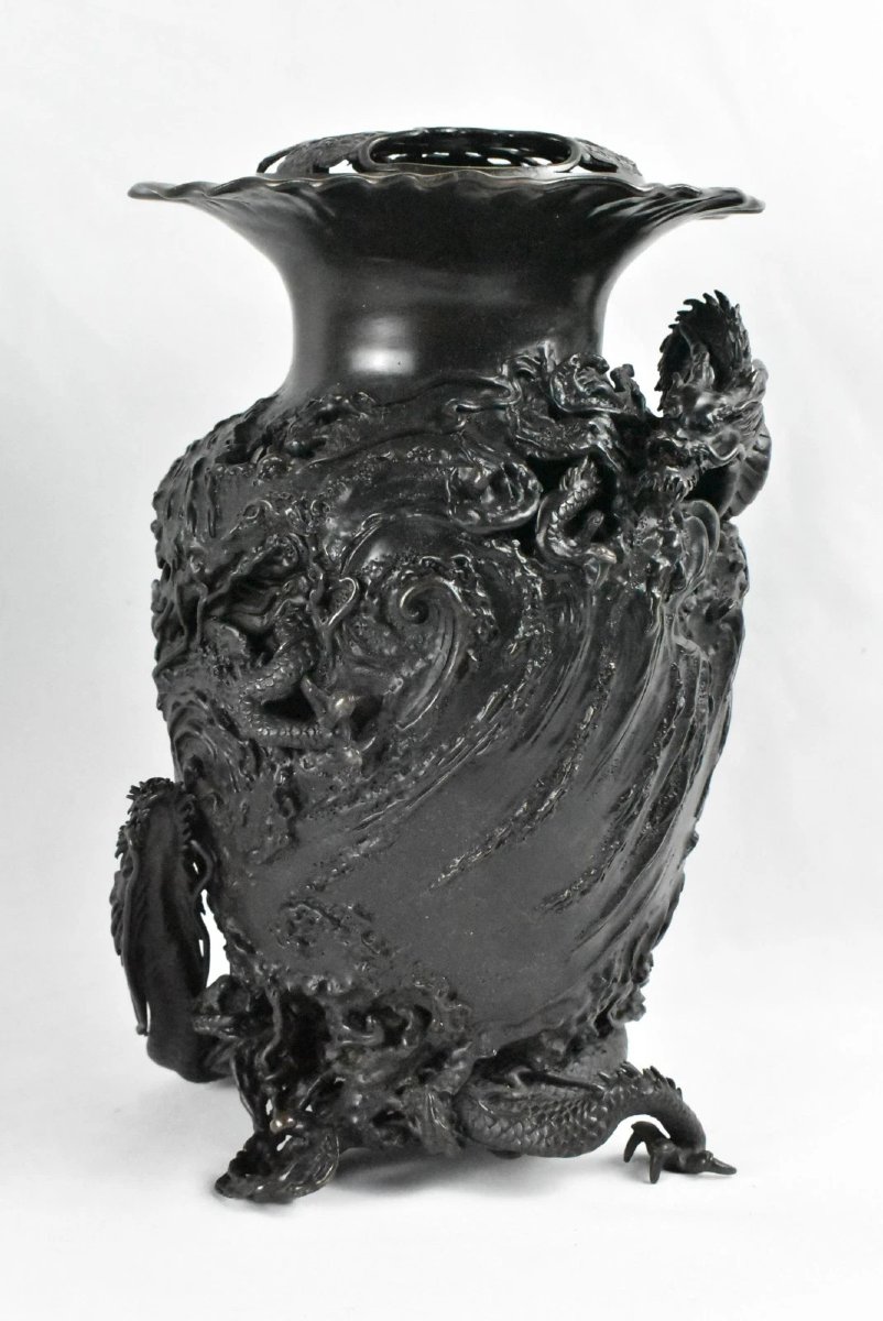 Vase Usubata japonais en bronze avec deux porte-bougies en forme de dragon et dragon-photo-3