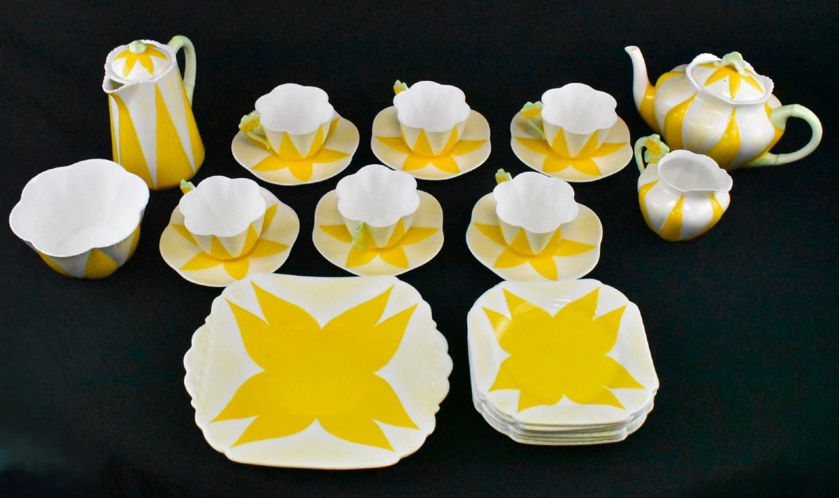 1932 Rare Shelley Tea/coffee Set In Yellow "star Flower" Or "harlequin" Pattern.
