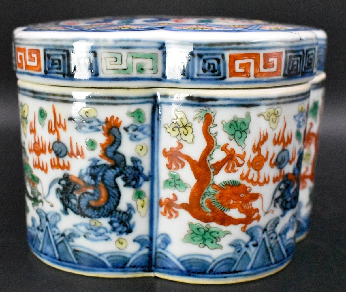 Pair Of Chinese Porcelain Wucai Lotus Form Cosmetic Boxes & Covers Cira 19th C-photo-2