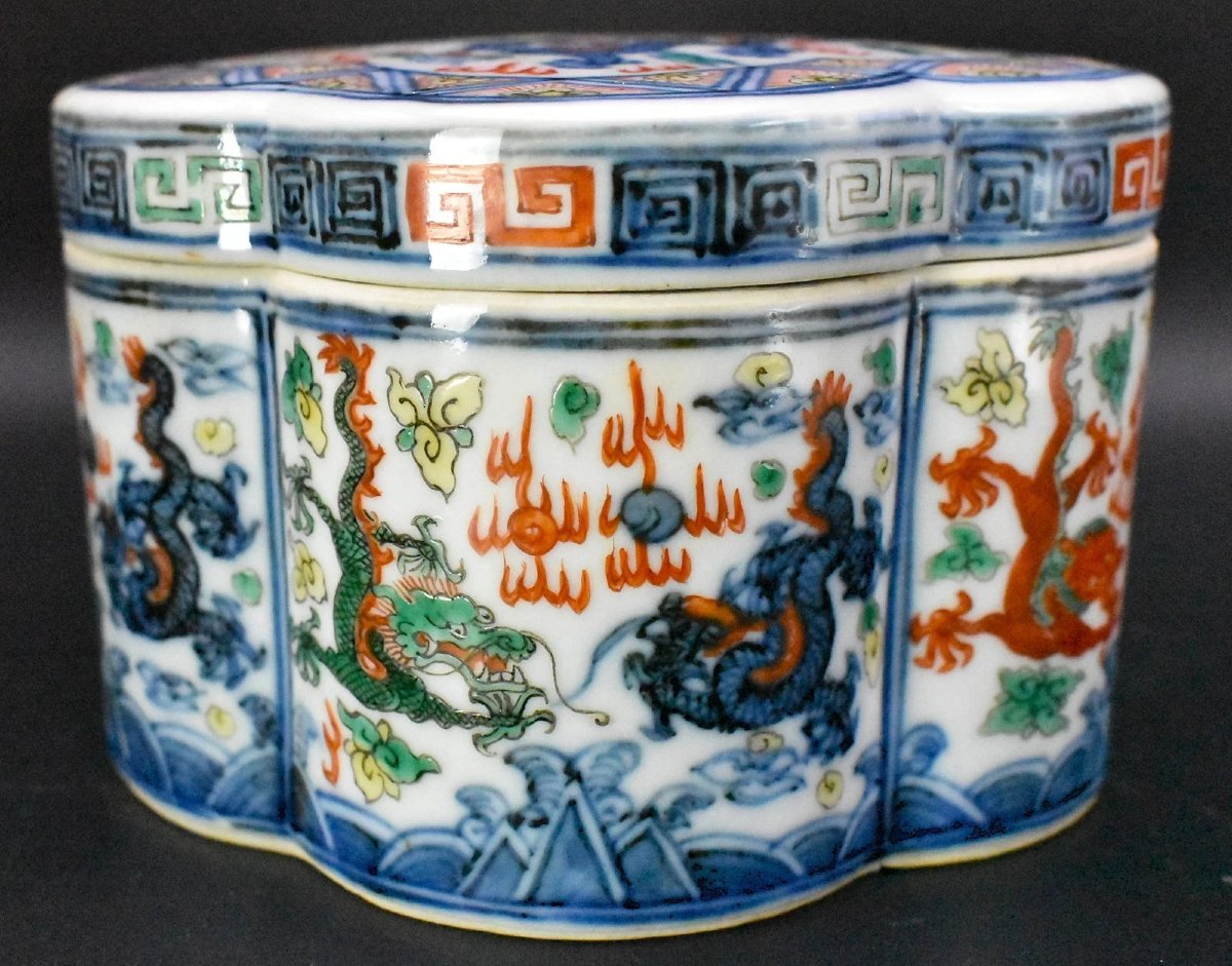 Pair Of Chinese Porcelain Wucai Lotus Form Cosmetic Boxes & Covers Cira 19th C-photo-3