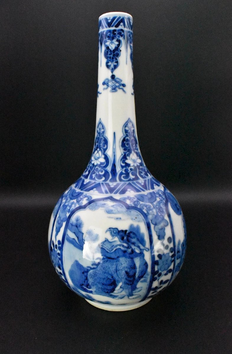 Vase bouteille en porcelaine bleu et blanc de la période Wanli, Chine, orné de dragons-photo-3