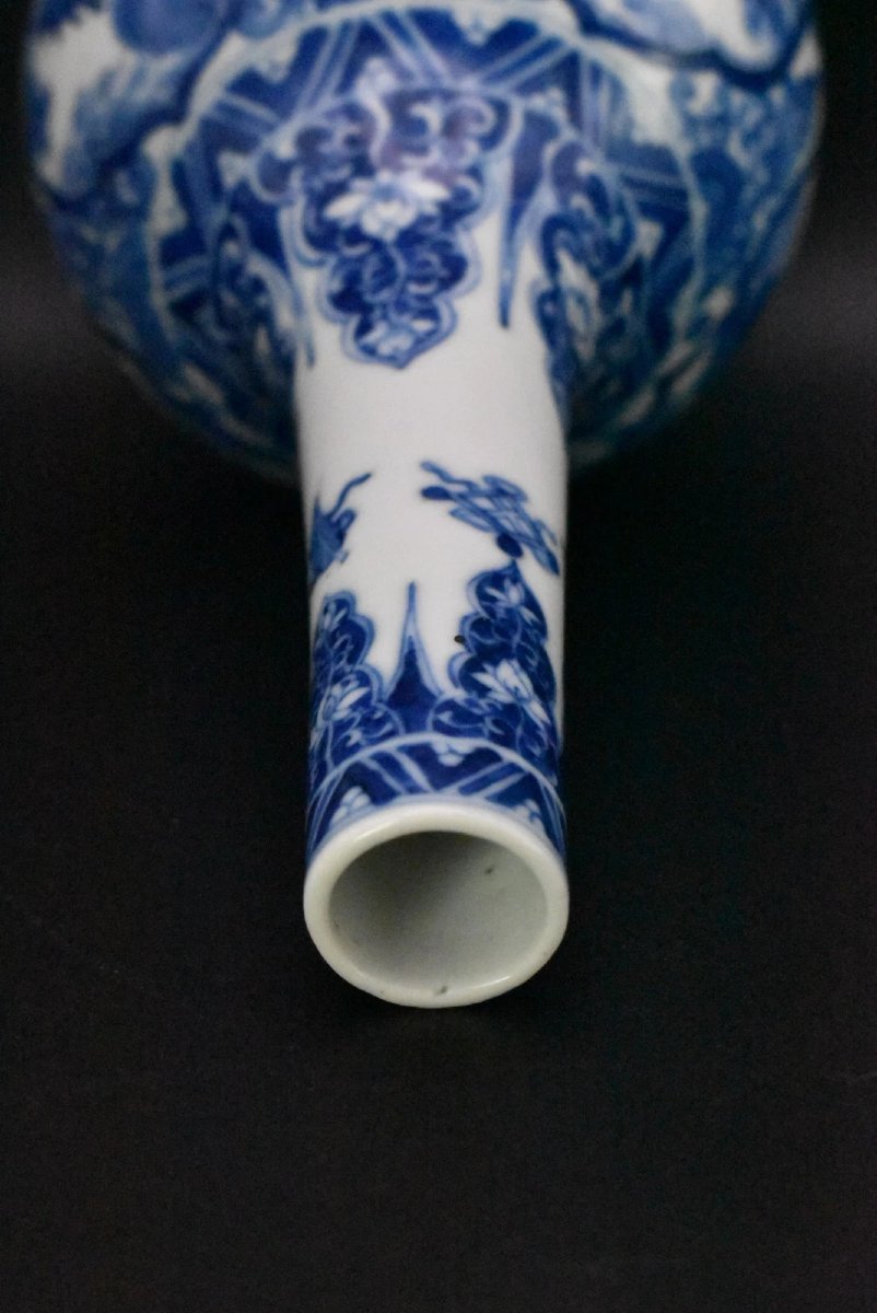Vase bouteille en porcelaine bleu et blanc de la période Wanli, Chine, orné de dragons-photo-2
