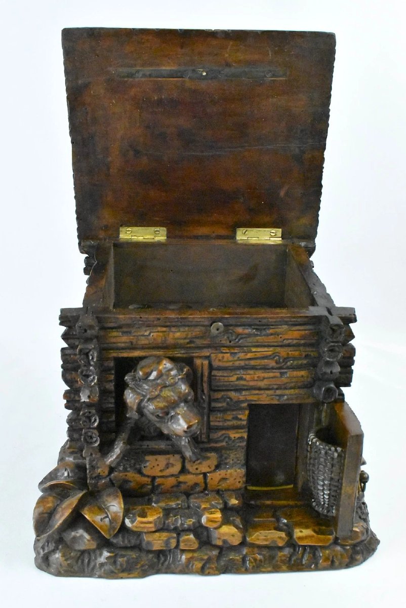 Cave à cigares ancienne en bois sculpté à la main, Forêt-Noire, vers le XIXe siècle.-photo-1