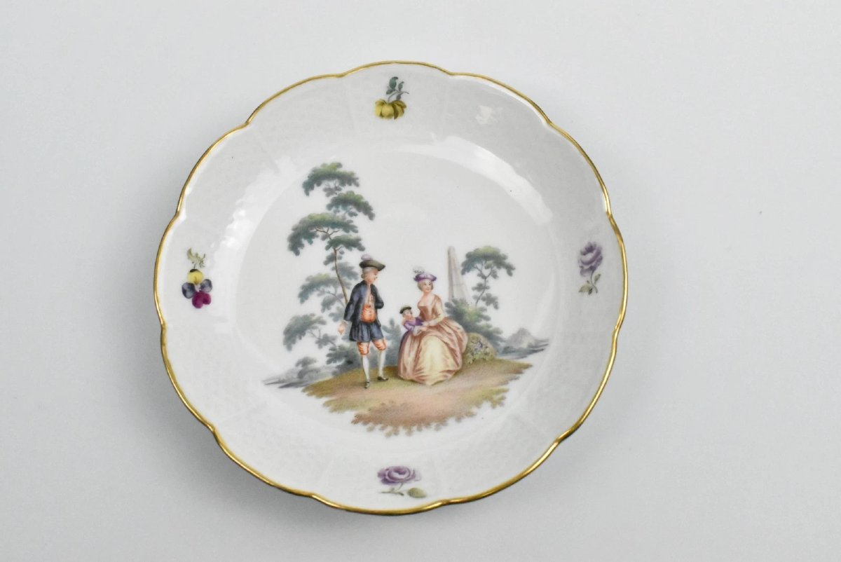 Rare Meissen Quatrefoil Shape Cup And Saucer, Dating To Circa 1745-photo-3