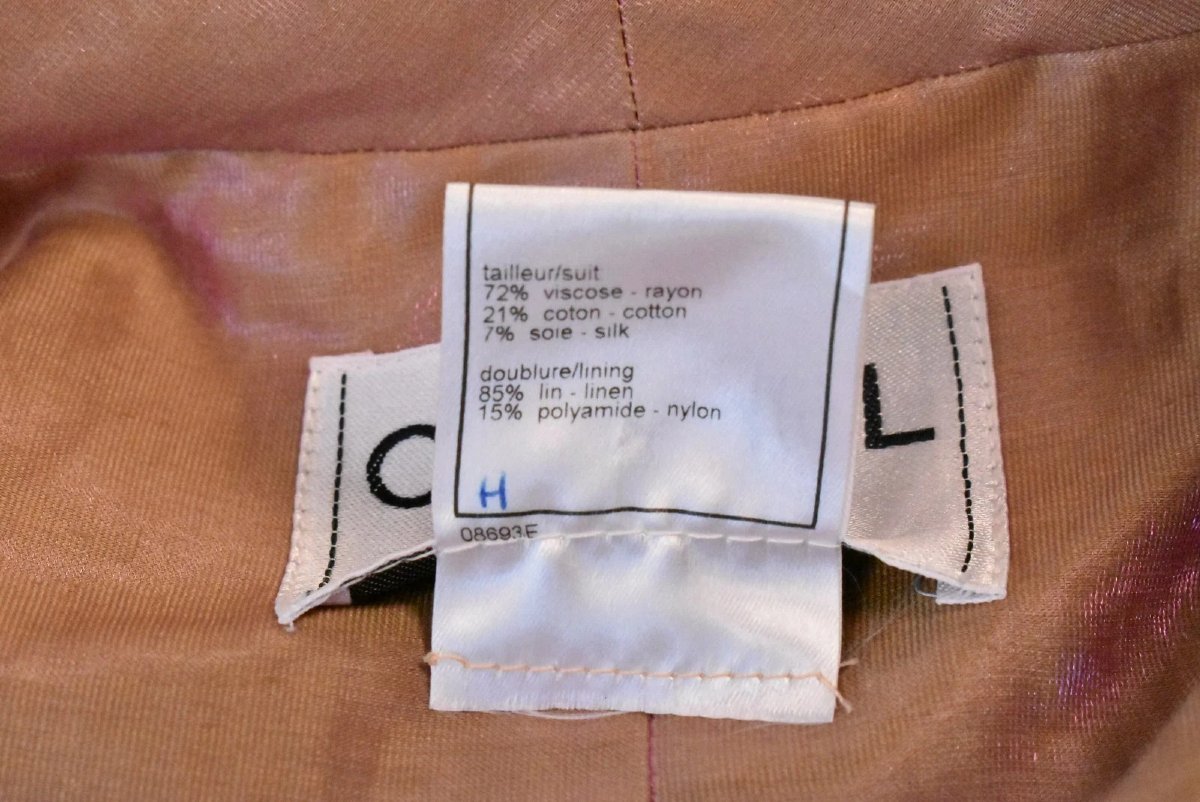 Rare tailleur jupe Chanel vintage des années 1990’s, veste en tweed à bordures en satin-photo-6