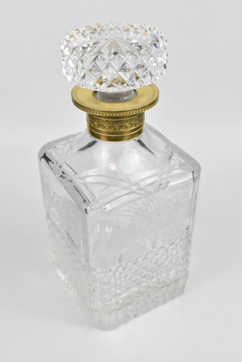 Paire de carafes à spiritueux Baccarat en cristal taillé ancien avec cols en bronze doré-photo-2