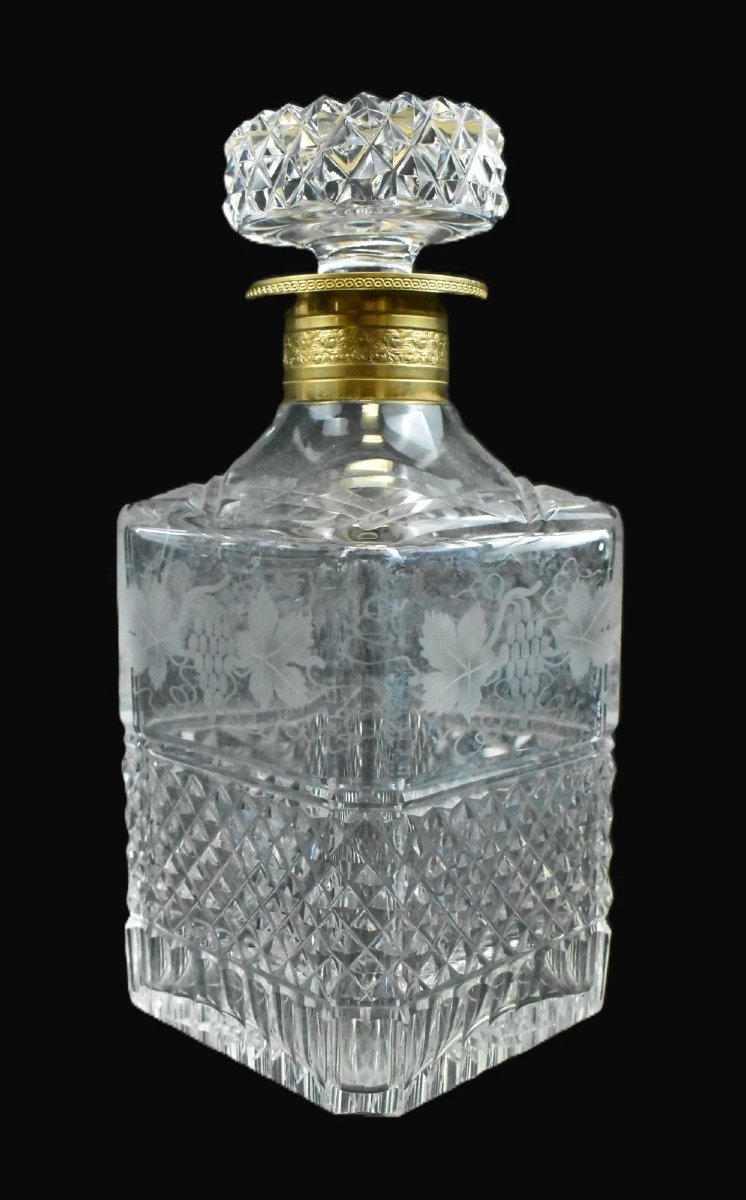 Paire de carafes à spiritueux Baccarat en cristal taillé ancien avec cols en bronze doré-photo-3