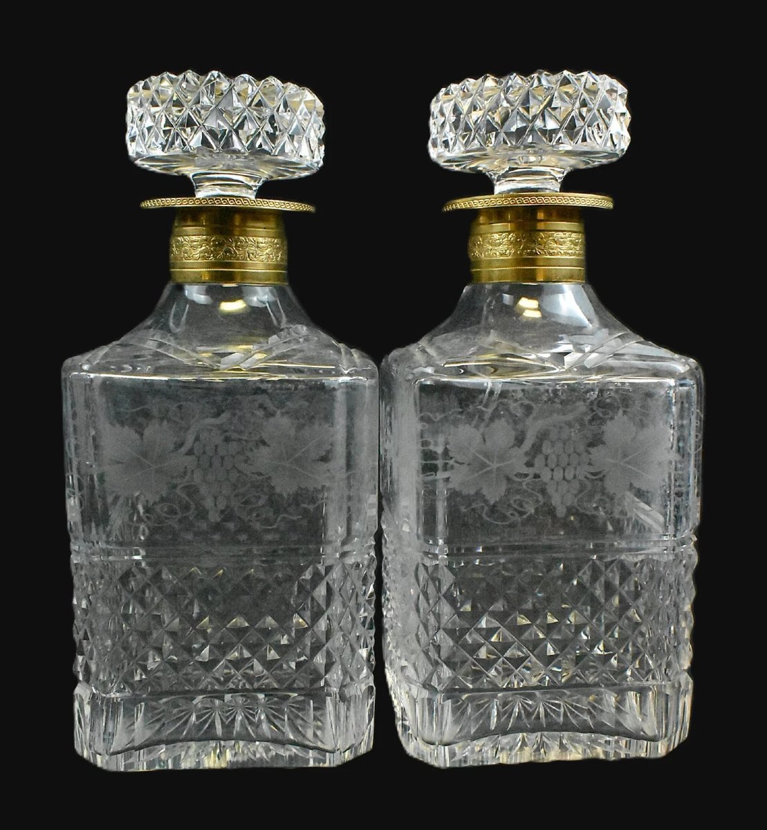 Paire de carafes à spiritueux Baccarat en cristal taillé ancien avec cols en bronze doré-photo-7