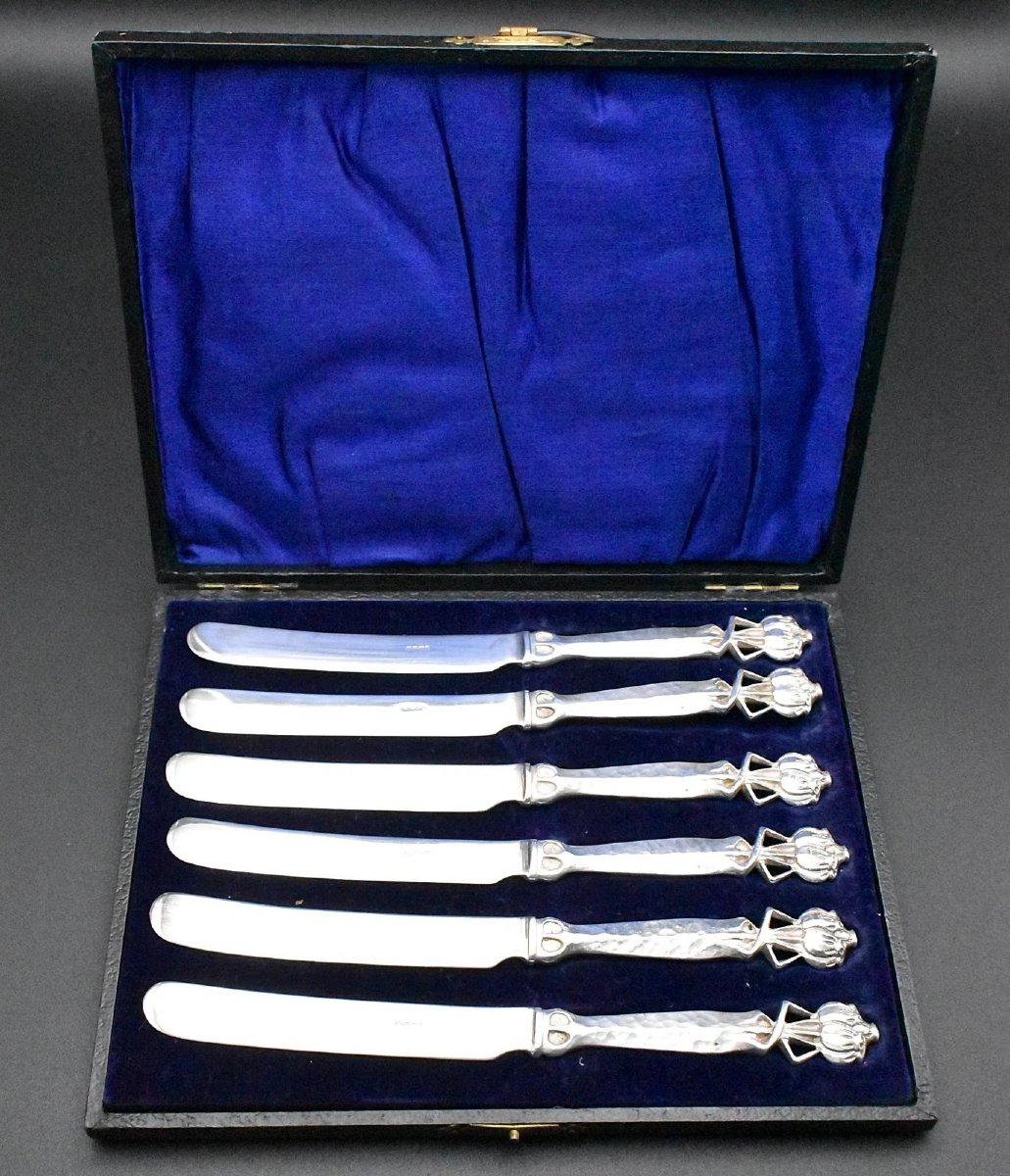 Ensemble de six couteaux à beurre Arts & Crafts argentés, de style édouardien, présentés dans u-photo-2