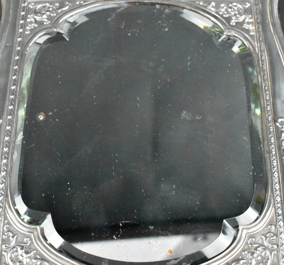 Miroir de coiffeuse ancien à chevalet encadré d'argent, orné, par William M Hayes-photo-2