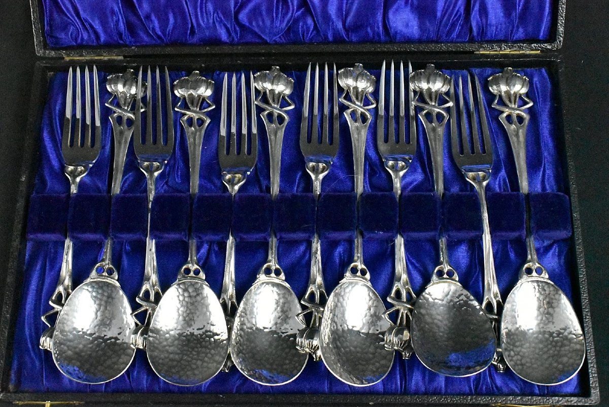 Service de six cuillères et fourchettes en métal argenté, style Arts & Crafts, vers 1880-1910.-photo-3