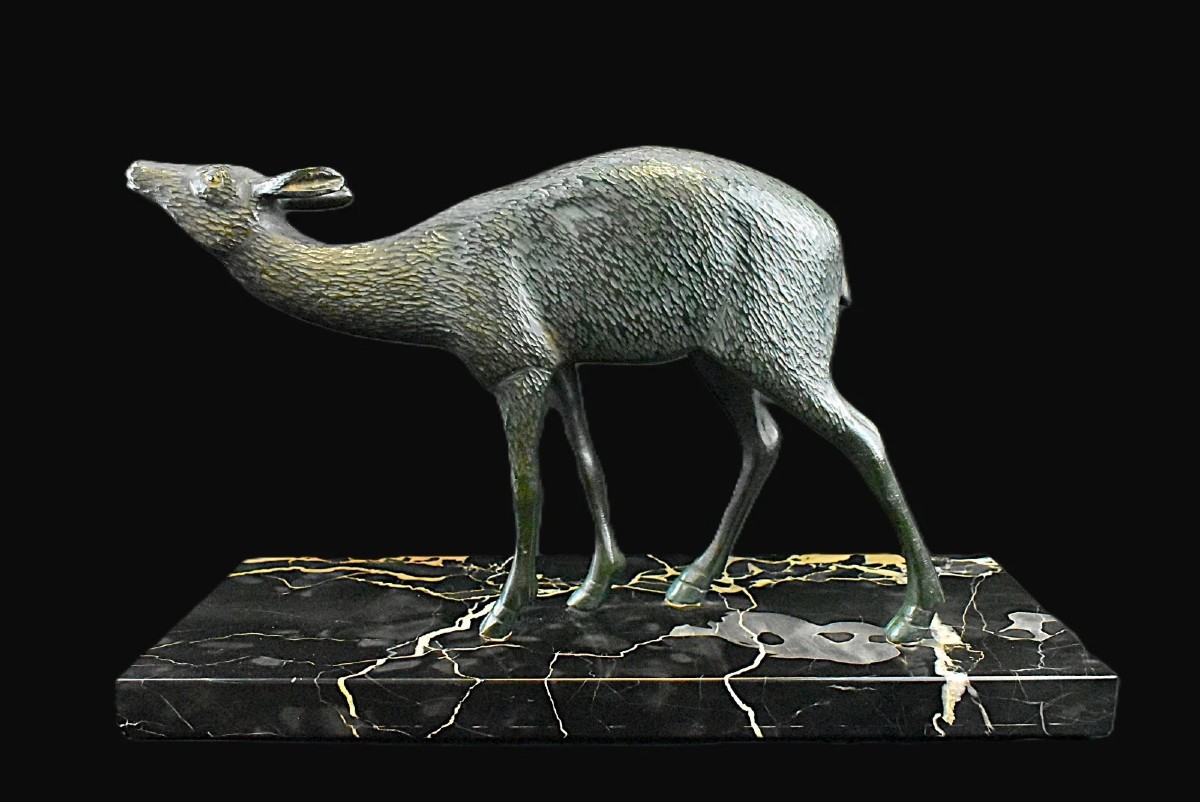 Art Deco Bronze Sculpture Of A Deer (doe) Mounted On A Black Marble Base