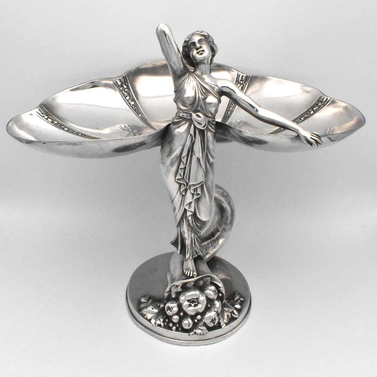 Centre de table ou plateau à cartes de visite en argent figuratif Art Nouveau WMF, vers 1900