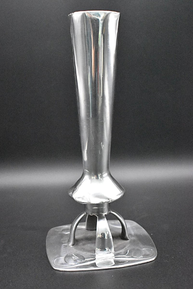 Vase en étain Tudric, conçu par David Veasey pour Liberty & Co. Londres.-photo-3