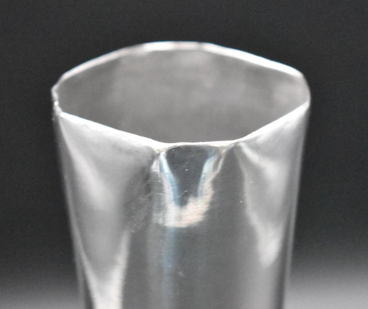 Vase en étain Tudric, conçu par David Veasey pour Liberty & Co. Londres.-photo-3