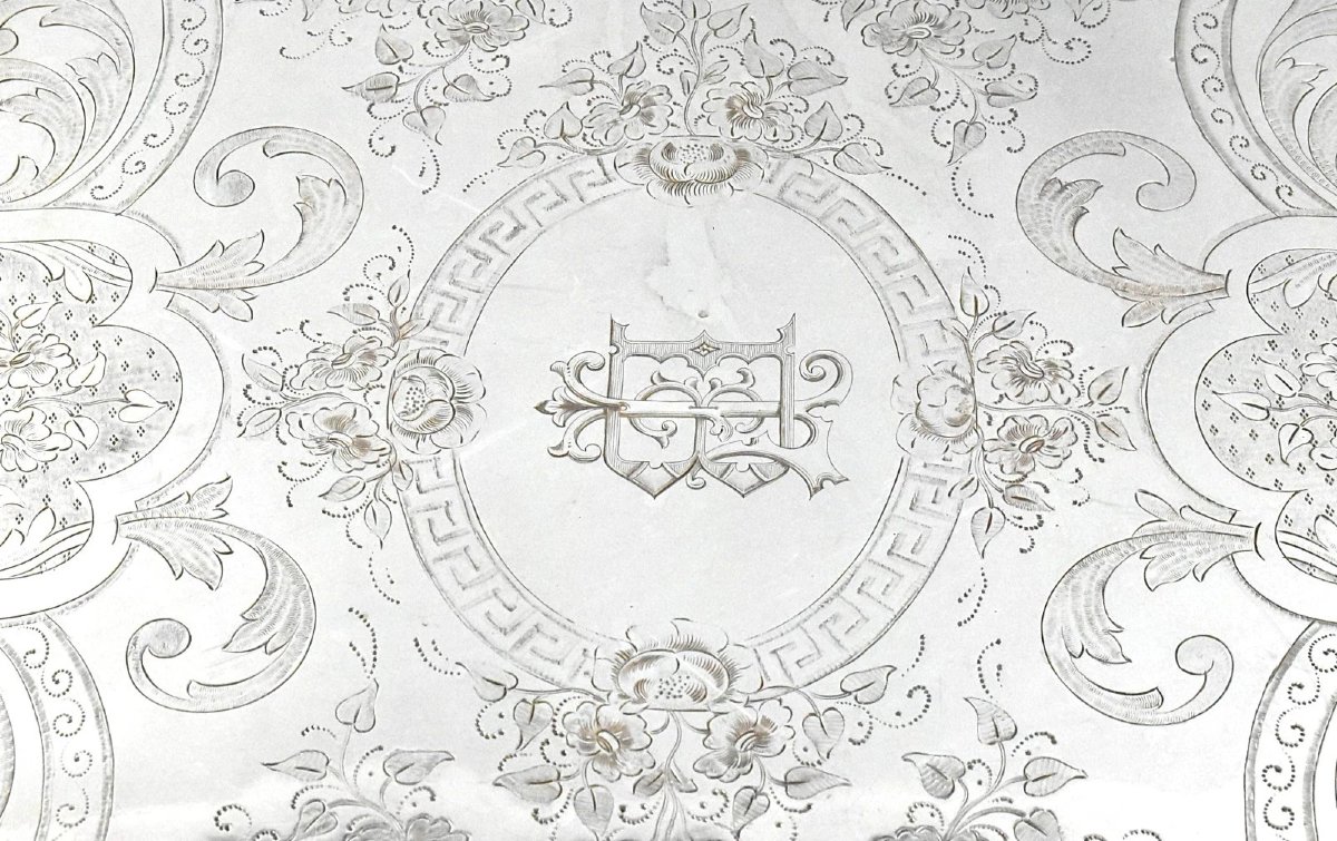 Grand plateau de service français en argent plaqué, orné de gravures et de motifs de vigne.-photo-4