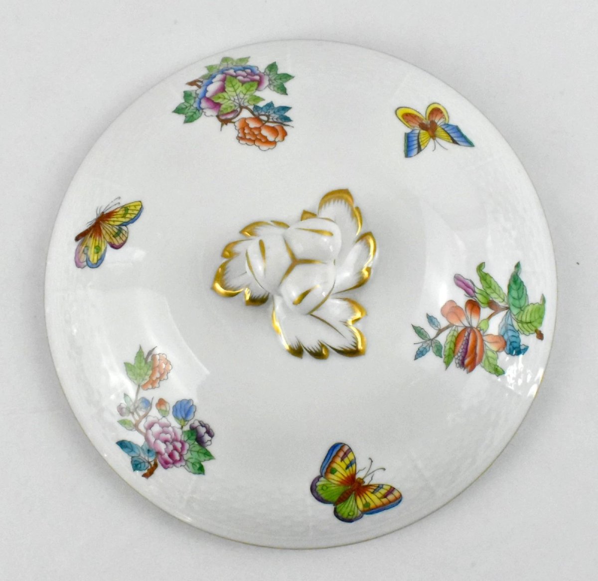 Paire de grandes soupières Herend Queen Victoria à couvercle, motif papillons et fleurs-photo-8